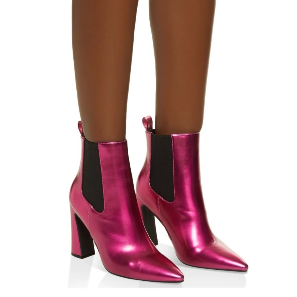 Metallic, fuchsia, pointy, chunky heel, size 7 boot NIB